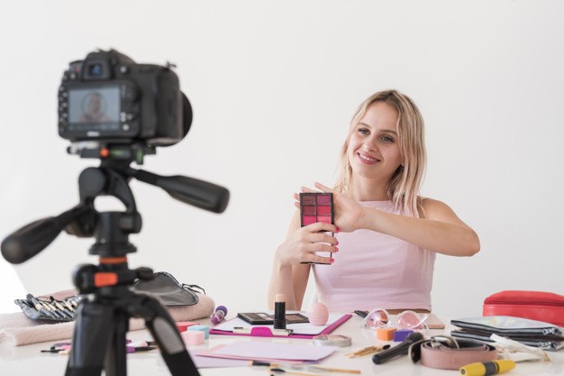 User-Generated Video Content: 8 Tips and Benefits You Need to Know 

