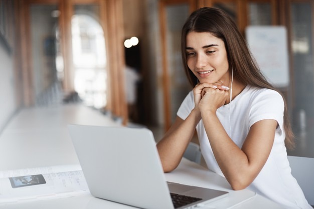 Social Media Commerce: 9 Strategies to Boost Sales and Profits

